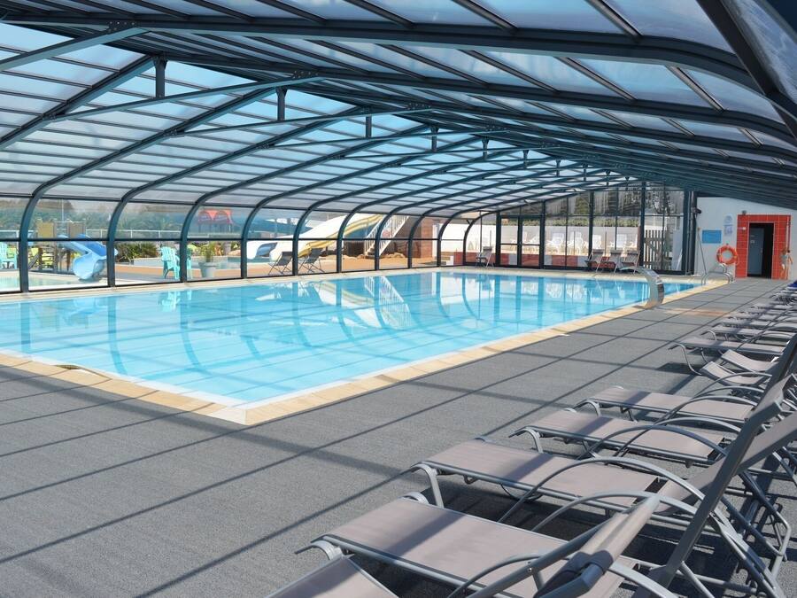 Indoor/outdoor pool