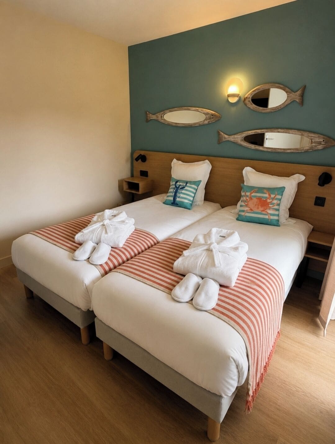 Superior Room | In-room safe, bed sheets