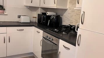 Apartment | Private kitchen | Fridge, microwave, oven, stovetop