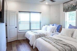 2 Schlafzimmer, Schreibtisch, Bügeleisen/Bügelbrett, kostenloses WLAN