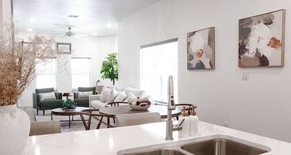 Luxury Condo at AT&T/Cowboy Stadium & Six Flags Texas & Globelife Stadium