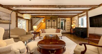 Pet-friendly Farmhouse, near hiking!