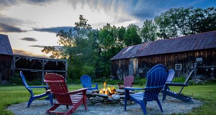 Pet-friendly Farmhouse, near hiking!