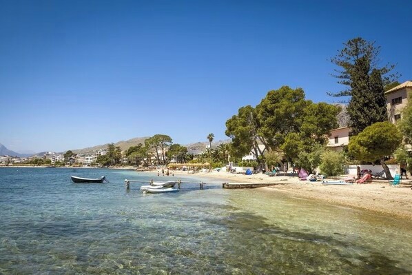 Sun loungers, beach towels