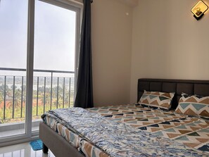 2 habitaciones, escritorio, tabla de planchar con plancha y wifi 