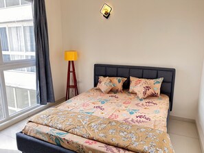 2 bedrooms, desk, iron/ironing board, WiFi