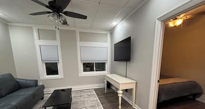 Cozy completely remodeled 1-bedroom apartment in the heart of Downtown Oxford.
