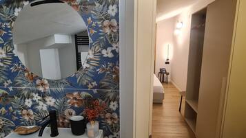 Standard-Doppelzimmer | Zimmersafe, Schreibtisch, schallisolierte Zimmer, Bügeleisen/Bügelbrett