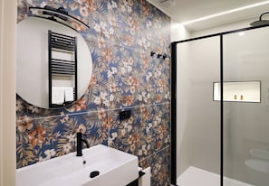 Shower, free toiletries, hair dryer, slippers - Hotel Miratorre (Pisa)