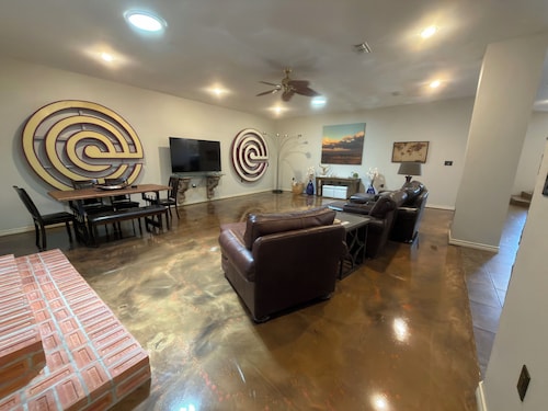 3200 sq ft 3K 1Q Wkly Cleaning Included