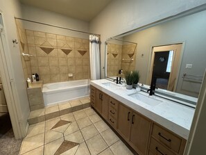 Shower, hair dryer, towels - 3,200 sq ft  in Historic Warehouse (Abilene)