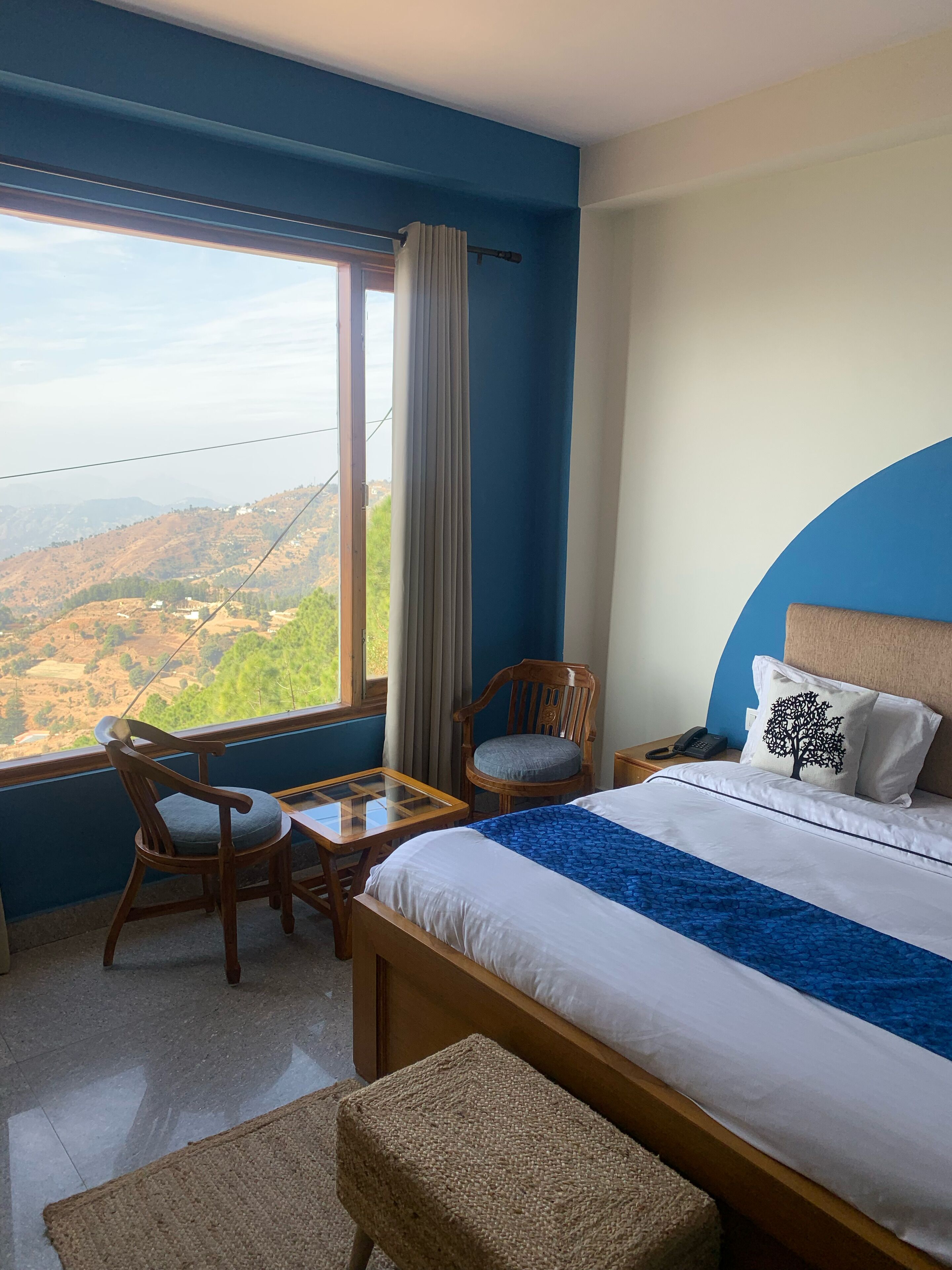 Comfort-Doppelzimmer, Hügelblick | Laptopgeeigneter Arbeitsplatz, Bügeleisen/Bügelbrett, kostenloses WLAN