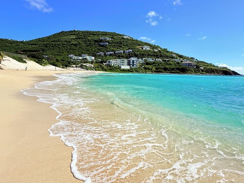 Villa España. Beautiful apartment overlooking a spectacular beach