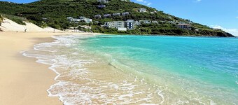 Villa España. Beautiful apartment overlooking a spectacular beach