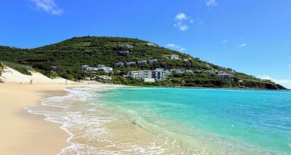 Villa España. Beautiful apartment overlooking a spectacular beach