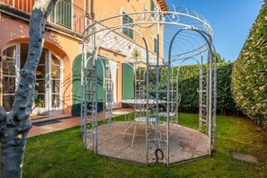 Outdoor dining - [wifi & free parking] Gazebo apartment (Lucca)
