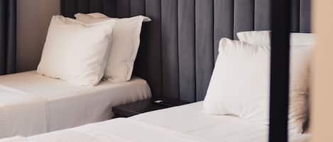 Quarto casal ou duplo luxo | Quartos à prova de som, Wi-Fi de cortesia