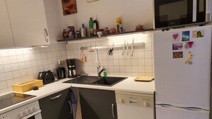 Kaffetrakter/tekoker, kjøleskap, mikrobølgeovn og ovn