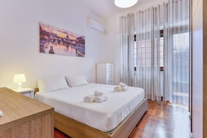 3 habitaciones, tabla de planchar con plancha, wifi y ropa de cama