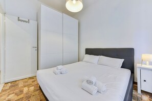 2 室のベッドルーム、アイロン / アイロン台、WiFi (無料)、ベッドシーツ