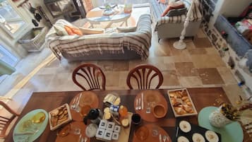 Fireplace, books, music library, stereo