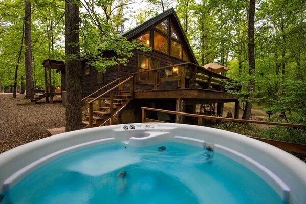 Outdoor spa tub