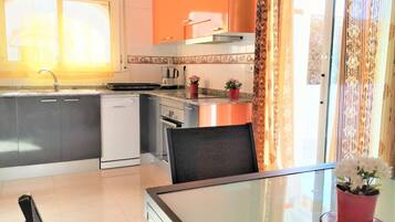 Réfrigérateur, micro-ondes, four, lave-vaisselle