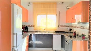 Réfrigérateur, micro-ondes, four, lave-vaisselle