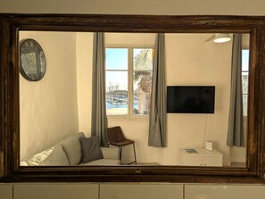 TV - Bright apartment near the port (Toulon)