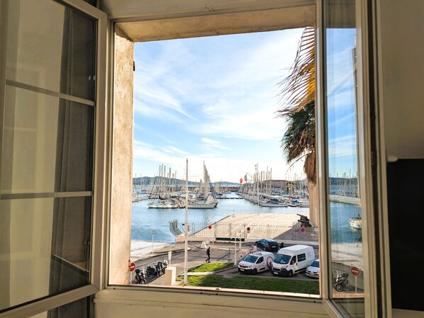 Interior - Bright apartment near the port (Toulon)
