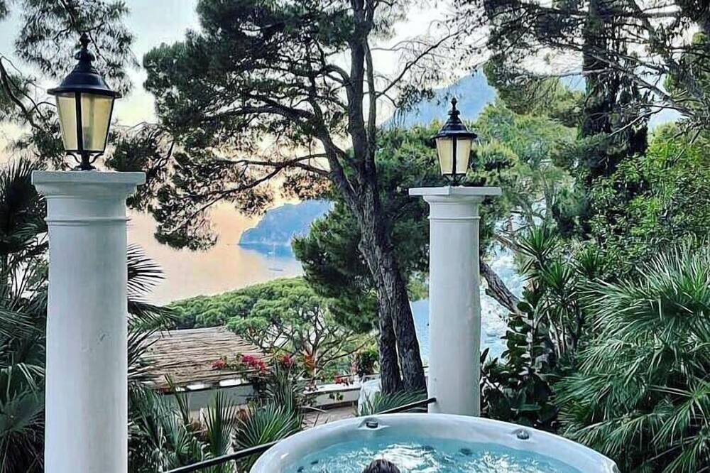 Villacore Capri