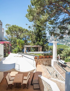 Family Triple Room | Minibar, blackout curtains, soundproofing, iron/ironing board - Villacore Capri (Capri)