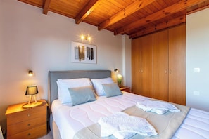 4 quartos, ferros/tábuas de passar roupa, Wi-Fi, roupa de cama