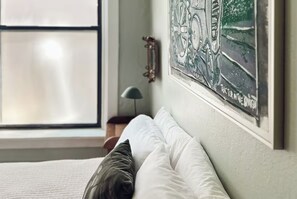 1 habitación, escritorio, tabla de planchar con plancha y wifi 