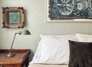 1 habitación, escritorio, tabla de planchar con plancha y wifi 