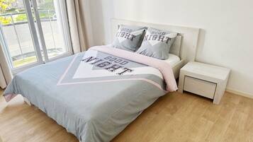 2 slaapkamers, een strijkplank/strijkijzer, reisbedje, wifi