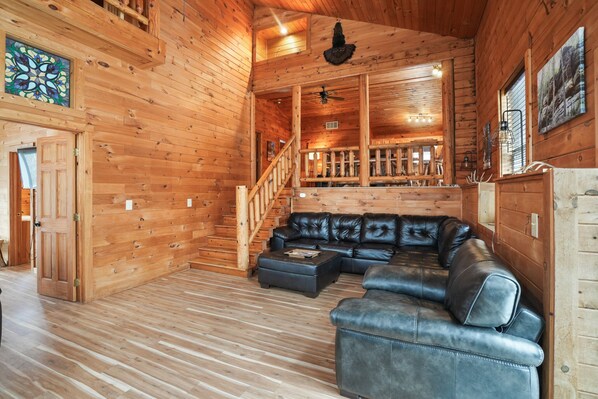 TV, fireplace, DVD player, books