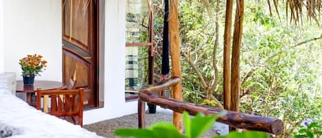 Quarto conforto, vista para o jardim | Terraço/pátio