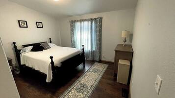 3 slaapkamers, een strijkplank/strijkijzer, reisbedje, wifi