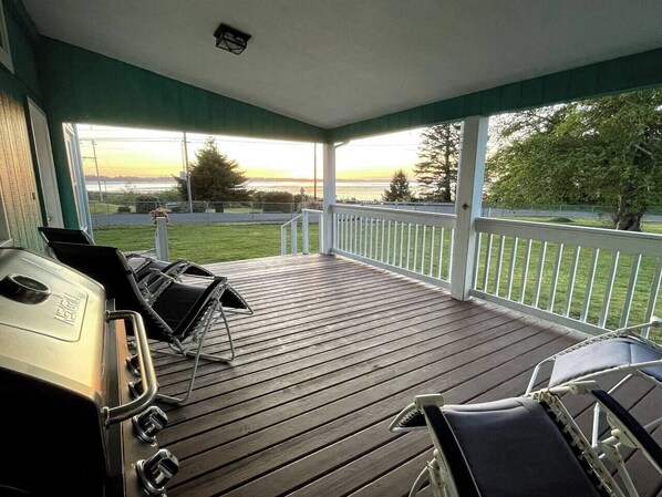 Property grounds - Rosie's Surf Shack: 3 BR, 2 BA house in beautiful Grays Harbor (Grays Harbor County)