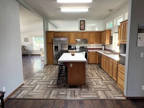 Fridge, microwave, oven, stovetop - Rosie's Surf Shack: 3 BR, 2 BA house in beautiful Grays Harbor (Grays Harbor County)