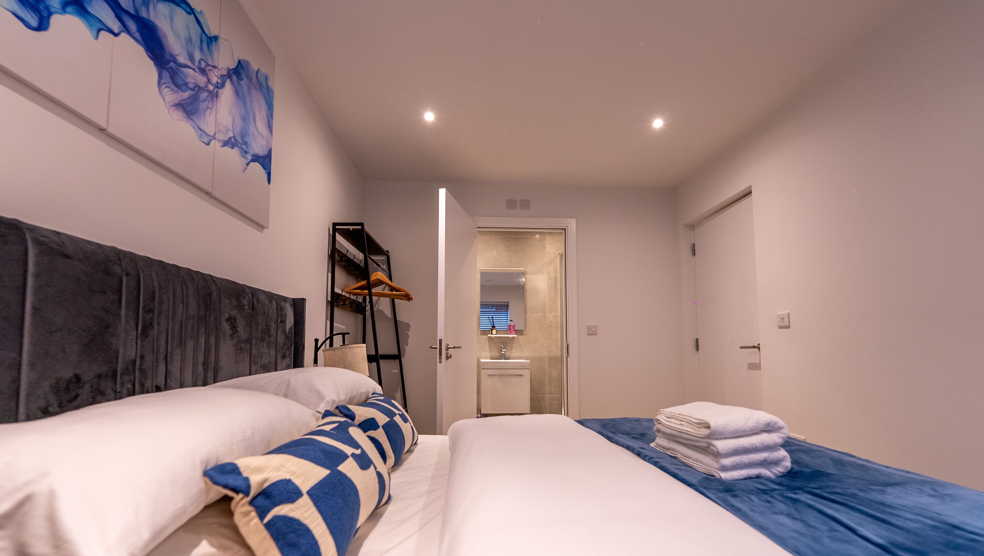 2 slaapkamers, een strijkplank/strijkijzer, wifi, beddengoed