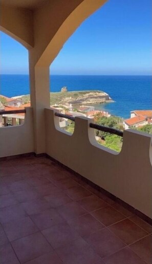 Property grounds - Apartment in villa with sea view (Sardegna)