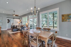 Dining - Marsh front/sleeps 8/ Walkable/ Rec Area (Tybee Island)