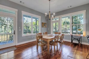 Dining - Marsh front/sleeps 8/ Walkable/ Rec Area (Tybee Island)