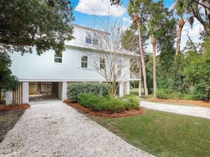 Exterior - Marsh front/sleeps 8/ Walkable/ Rec Area (Tybee Island)