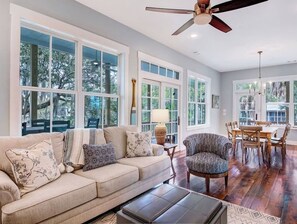 Televisio, pöytäjalkapallopöytä