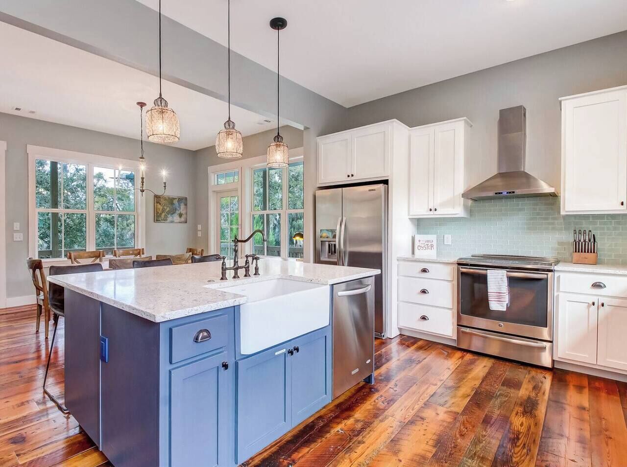 Kylskåp, mikrovågsugn, ugn och spishäll