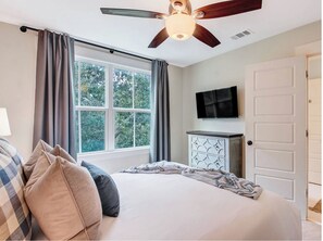 3 bedrooms, iron/ironing board, WiFi, bed sheets