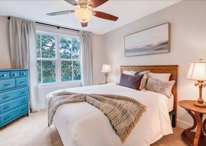 3 bedrooms, desk, iron/ironing board, travel crib - Marsh front/sleeps 8/ Walkable/ Rec Area (Tybee Island)